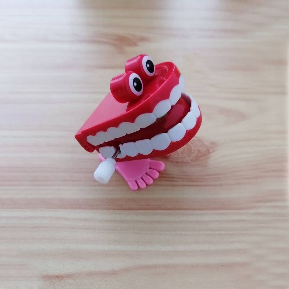 Wind Up Chattering Teeth Toy