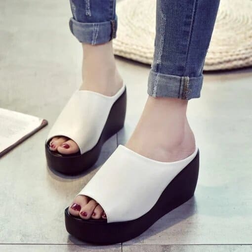 Simple Comfy Wedge Sandals