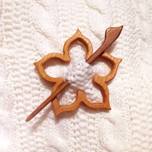 Brooch Pin With Wooden Animal Pattern