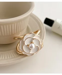 Women's Elegant Pearl Floral Scarf Ring Clip