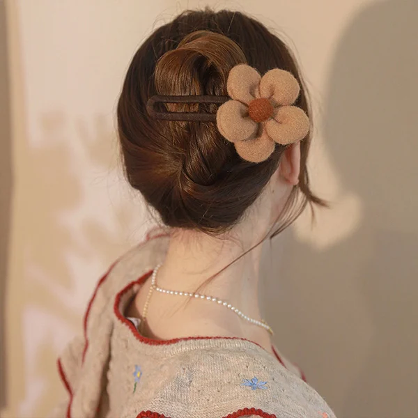 Fashion New Plush Flower Clip