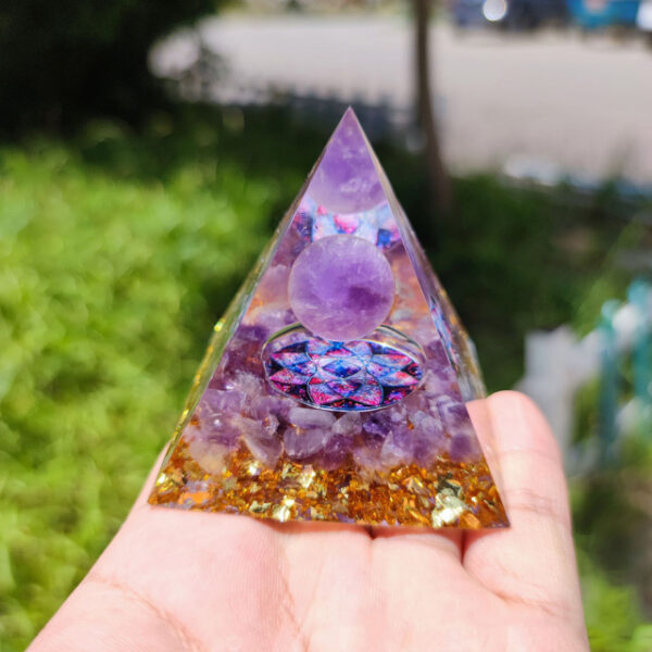 Creative Natural Crystal Universe Energy Pyramid