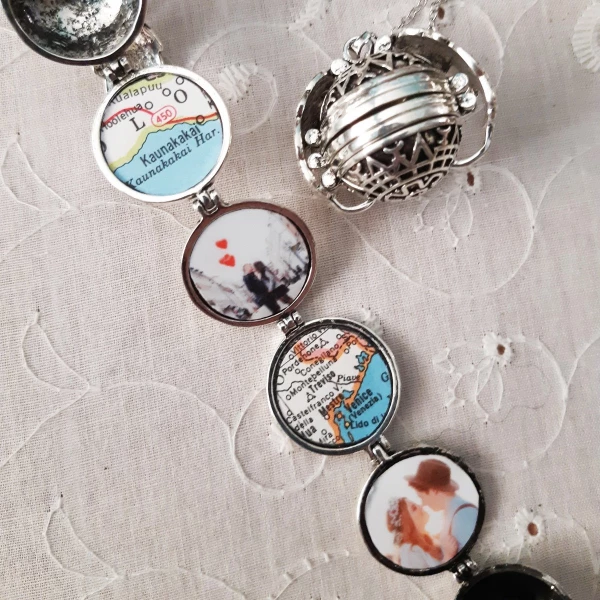 Expandable/Expanding Photo Locket (4 Photos)