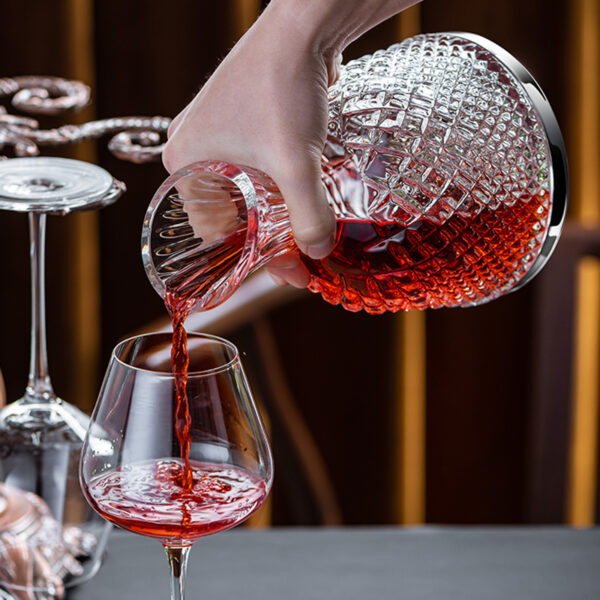 Elegant Crystal Spinning Glass Wine Decanter