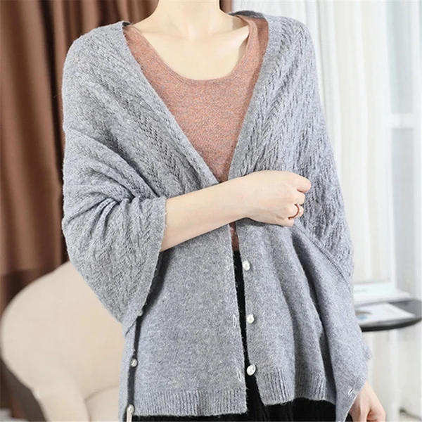 Multifunctional Knitted Shawl