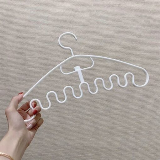 Wave Pattern Stackable Hanger