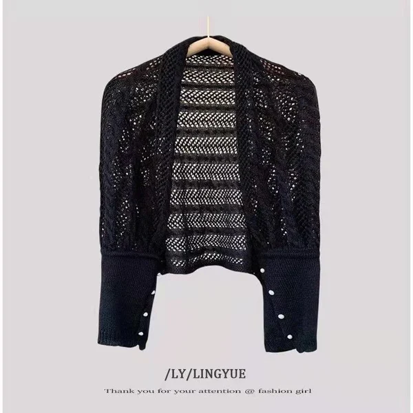 Multifunctional Knitted Shawl