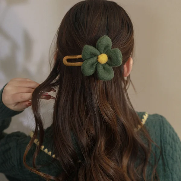 Fashion New Plush Flower Clip